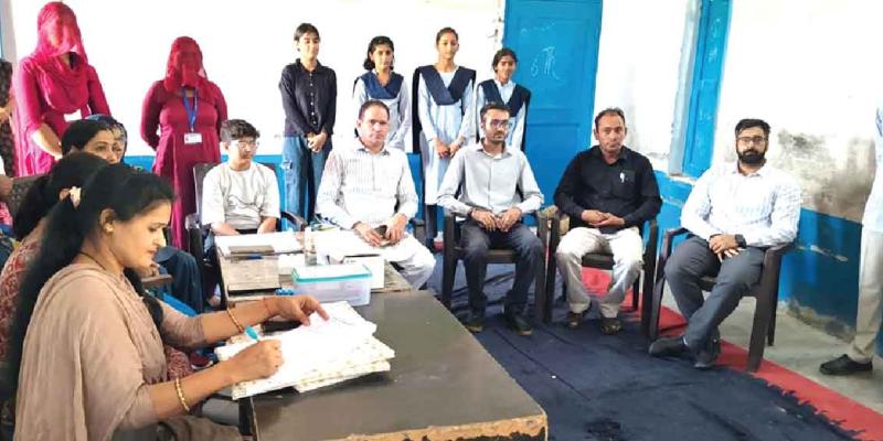 माखोसरानी में डॉ. सिद्धांत आहुजा ने बताए  महिलाओं में सर्वाइकल कैंसर के प्रमुख कारण 