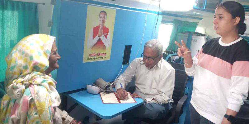 नवीन जिंदल फाउंडेशन की टीम ने गुमथलागढू में फ्री हेल्थ कैंप लगाकर जांचा 42 लोगों का स्वास्थ्य
