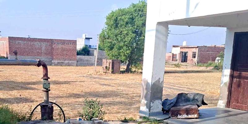 रात को चोर काटकर ले गए वाटर वर्कर्स के ट्यूबवेल की केबल