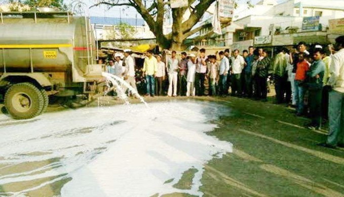 Farmers, Strike, Raised, Milk, Tankers, Mumbai