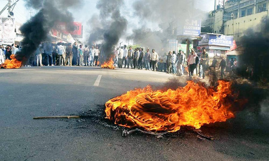 Society, Wounded, Mob Violence, BJP, Leader, E-Rickshaw Driver