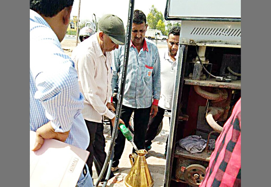 Raid, Petrol pump, Seal, Machine, Indian Oil