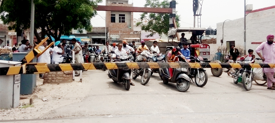 Railway Manmers, Gates, Vehicle, Drivers, Punjab