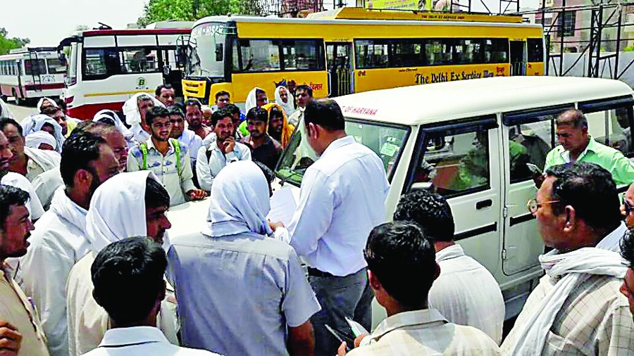 Scramble, Between, Roadways, Workers, Private Bus Drivers, RTA