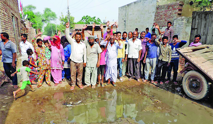 Villagers, Protest, Sewerage System, Haryana