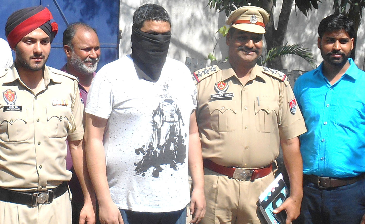 Gangster, Arrested, Weapon, Car, Recovered, Case, Punjab