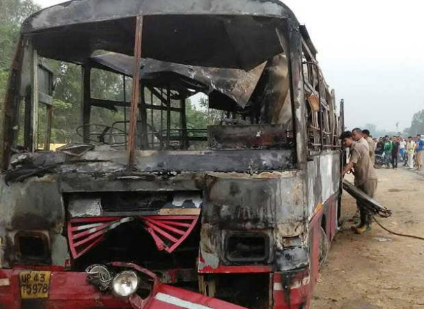 Road Accident, UP, Bareilly, Fire