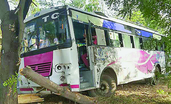 Staring Fail, Bus, Collide, Accident, PRTC, Punjab