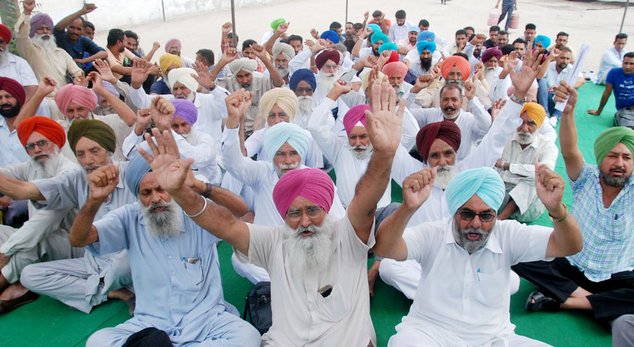 Leaders, Protest, Govt Policy, Workers, Villagers, Bus, Punjab