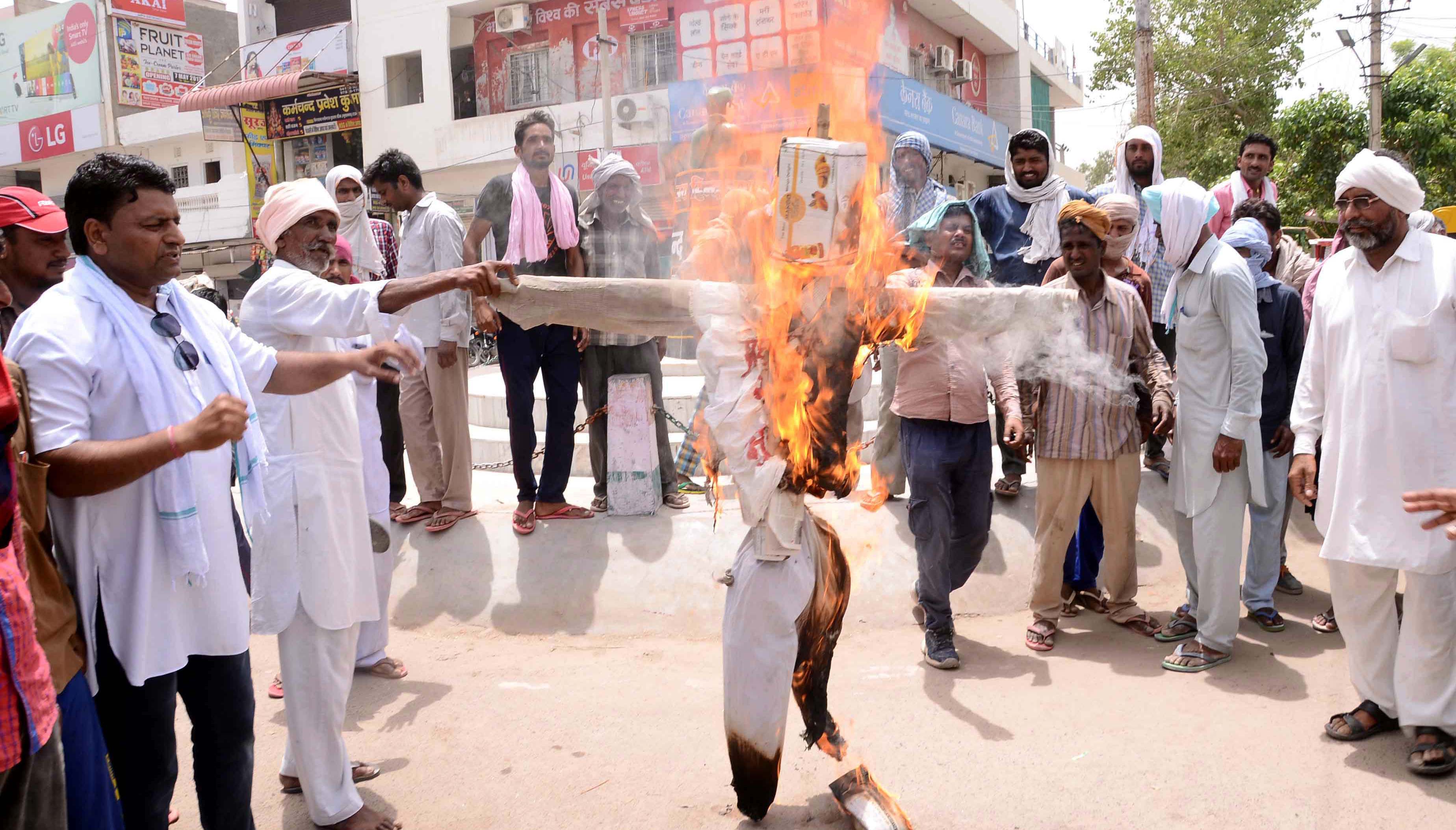 Burn Effigy, Demand, Debt Waiver, Farmer, Rajasthan