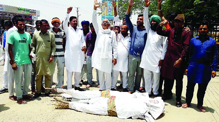 Officers, Farmers, Landed, Roads, Kisan Andolan, Hanumangarh, Rajasthan