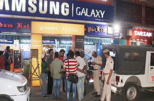 Firing, Scoundrel, Mobile Stores, Police, Rajasthan