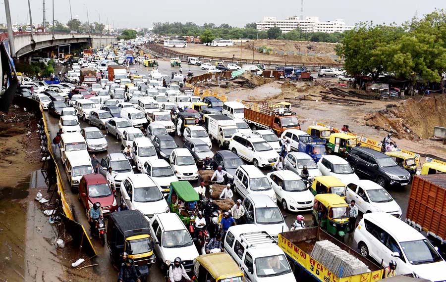 Heavy Rain, Relief, Traffic, Road, Haryana