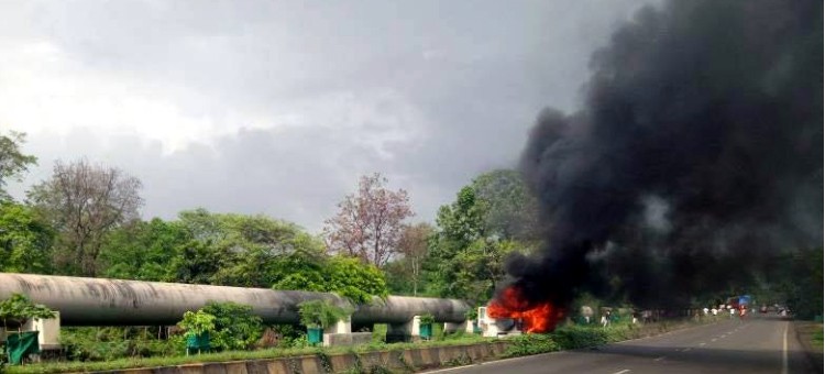 Farmers, Burnt, Strike, Violence, Mumbai, Police Vehicles