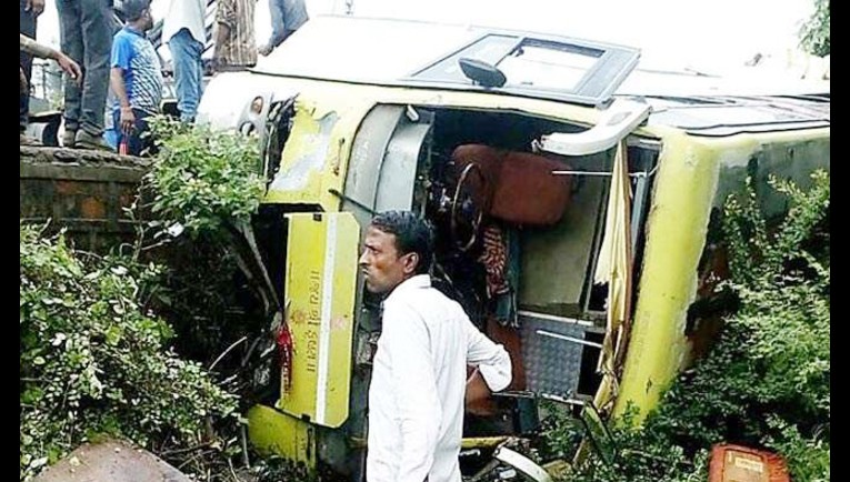 Road Accident, Death, Injured, Bus, Bike, Pilgrims