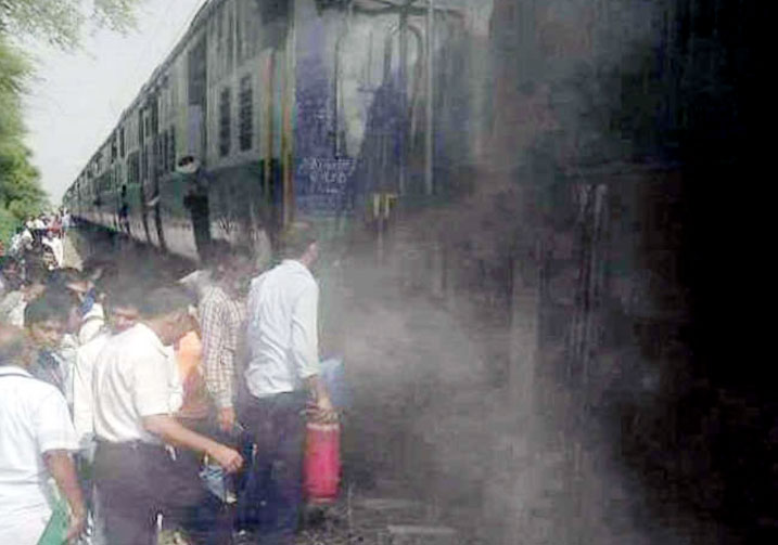 Fire, Passenger Train, Sensibility, Accident, Haryana