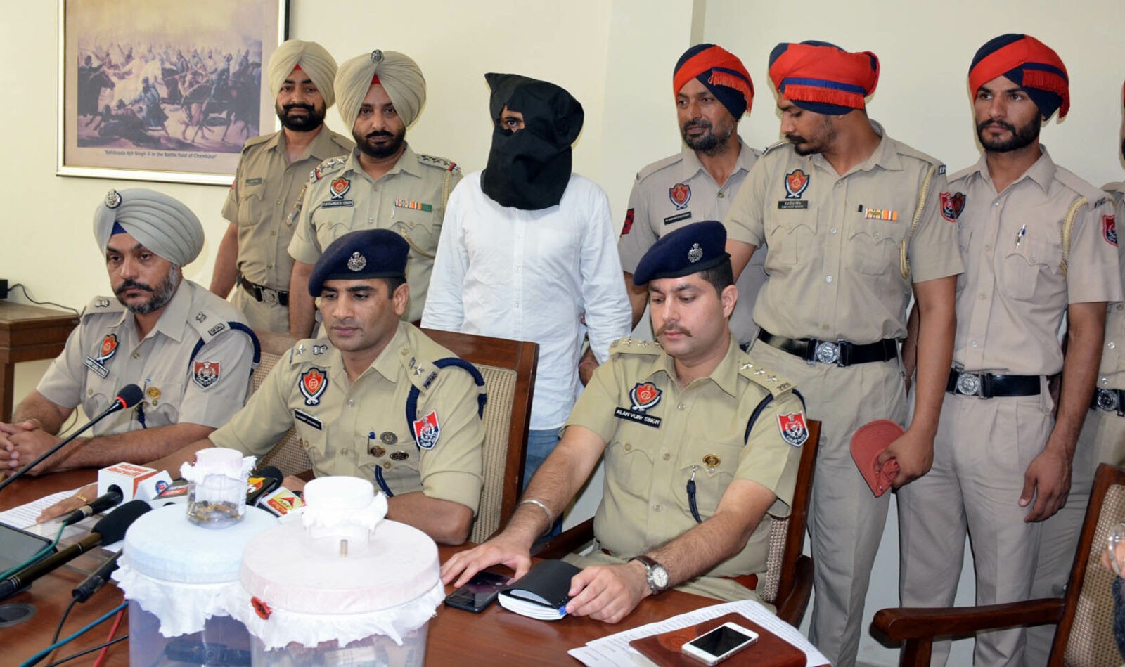 Bank Robber, Arrested, Police, Pistol, Recovered, Punjab