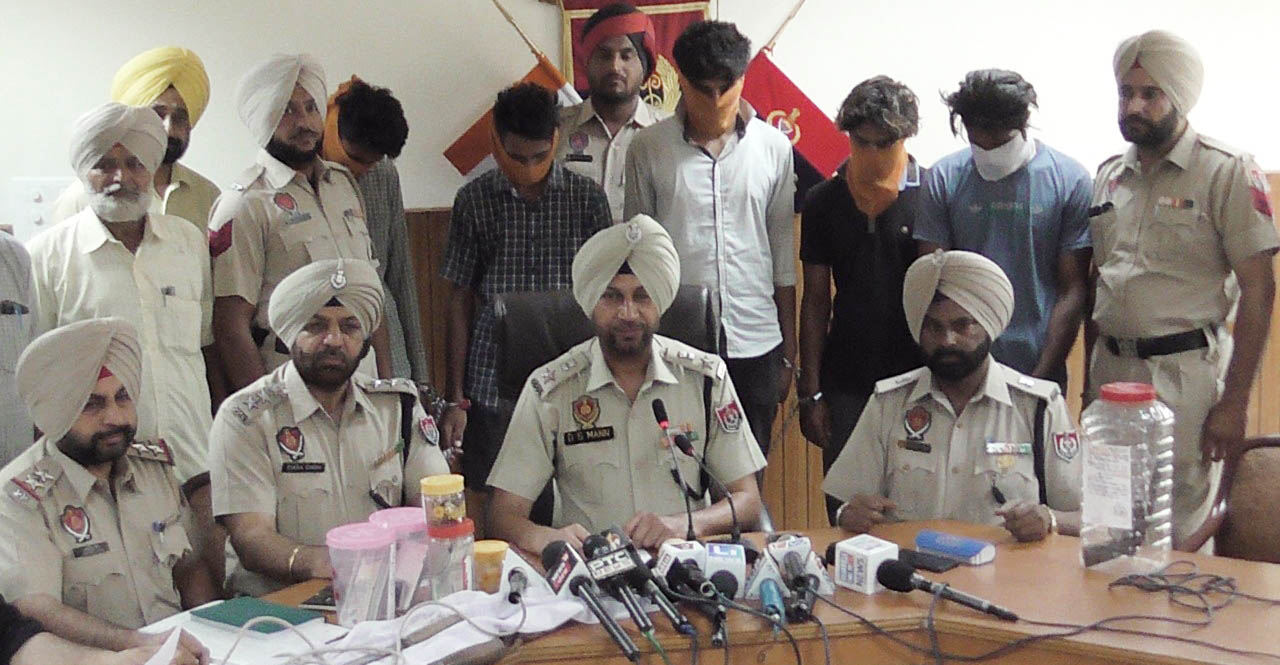 Gang Robbery, Arrested, Police, Recovered, weapons, Punjab