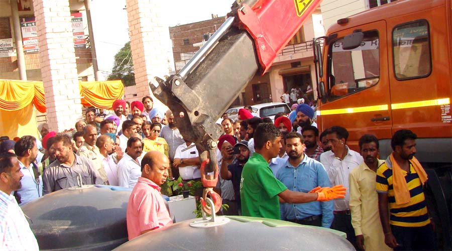 Preneet Kaur, Inaugurated, Pilot Project, Dustbin, Punjab