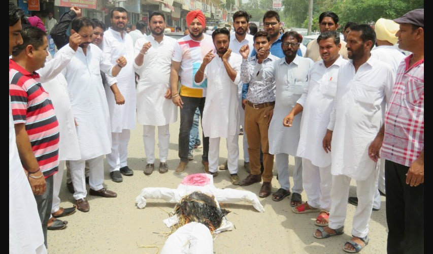 Congress Worker, Center, Rahul Gandhi, Protest, Punjab