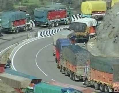 #Landslides #Disrupt #Traffic #Kashmir #Highway