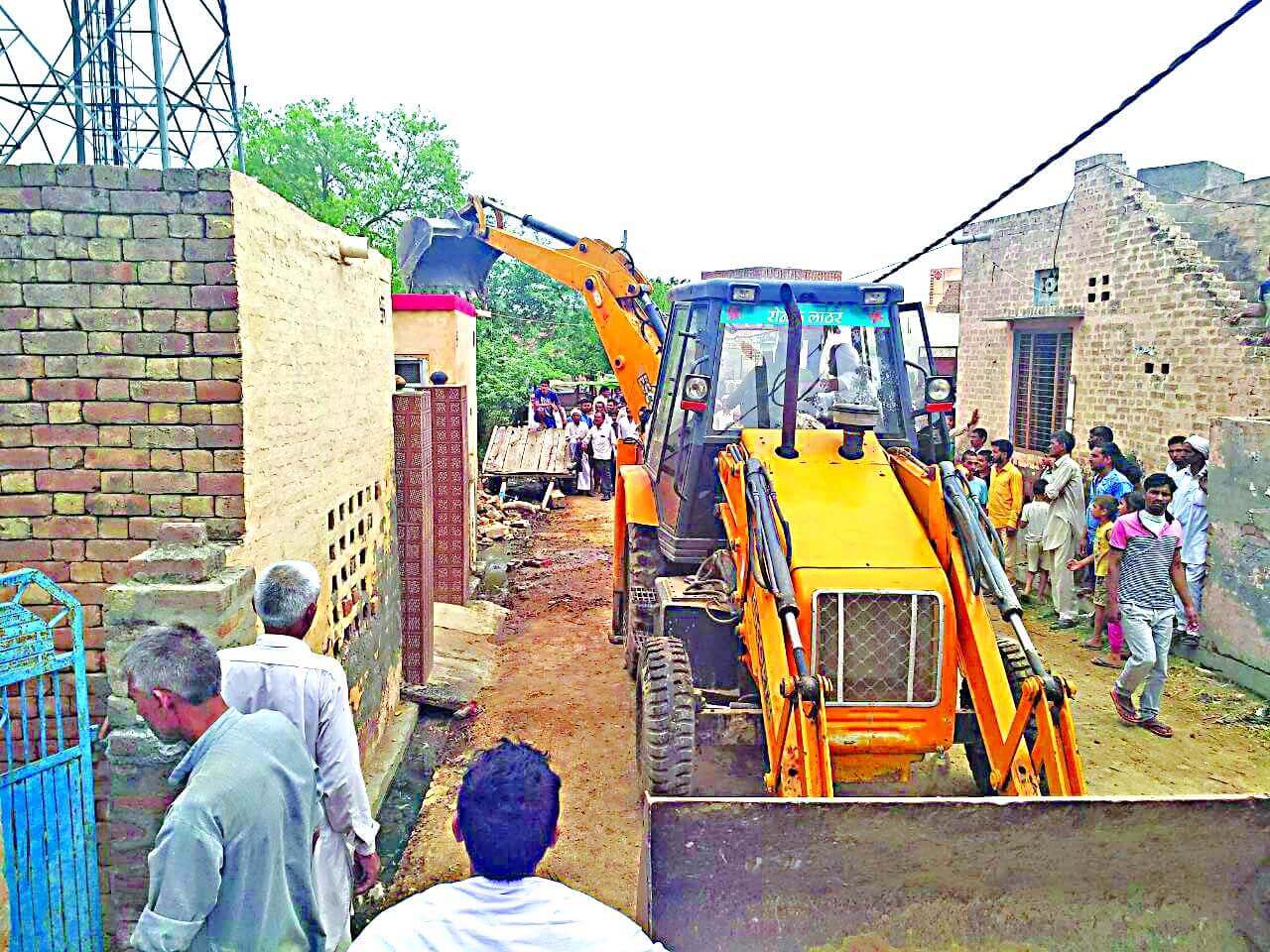 JCB, Reaching, Houses