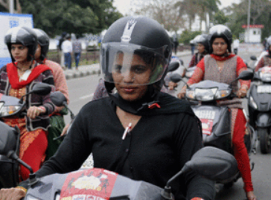 Women, wear, Helmets, Punjab
