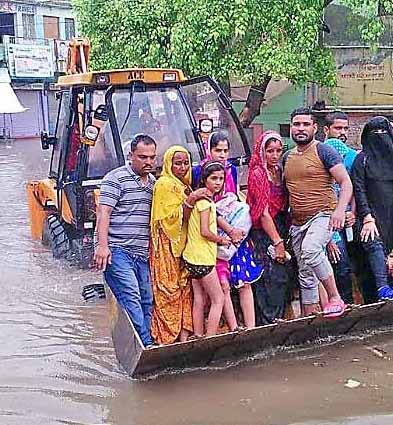 Heavy Rain, State, Fatehpur, Bhadra, Pond