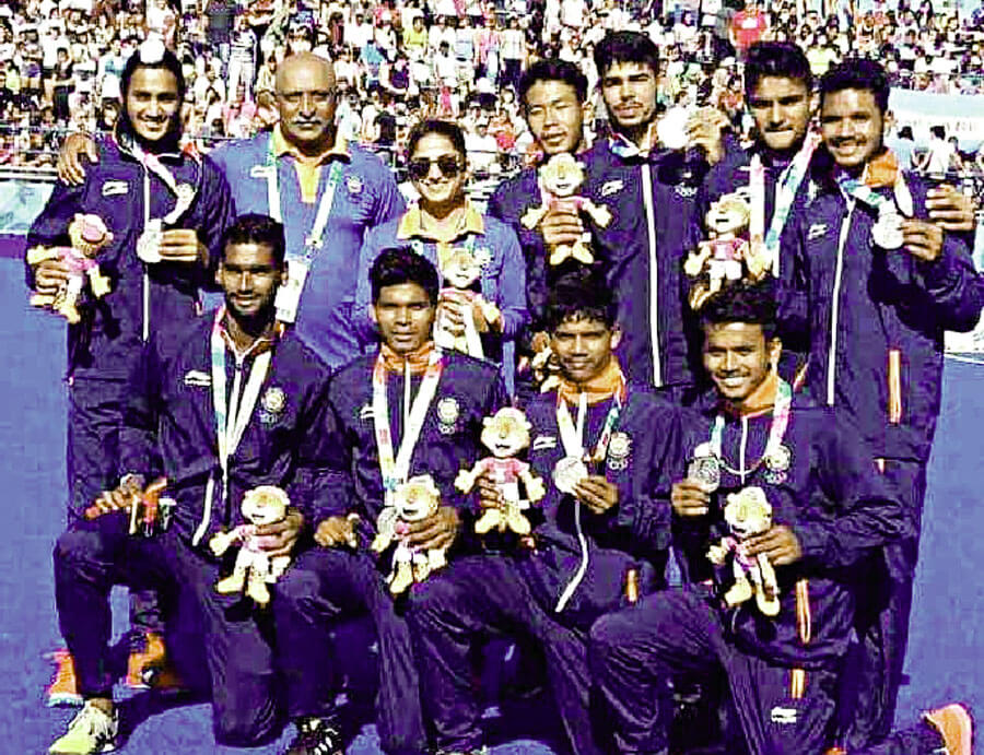 Women-to-Men Hockey Teams Silver At Youth Olympics