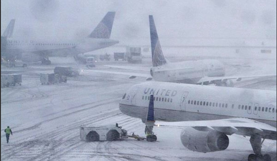 Air services stop after heavy snowfall in Srinagar