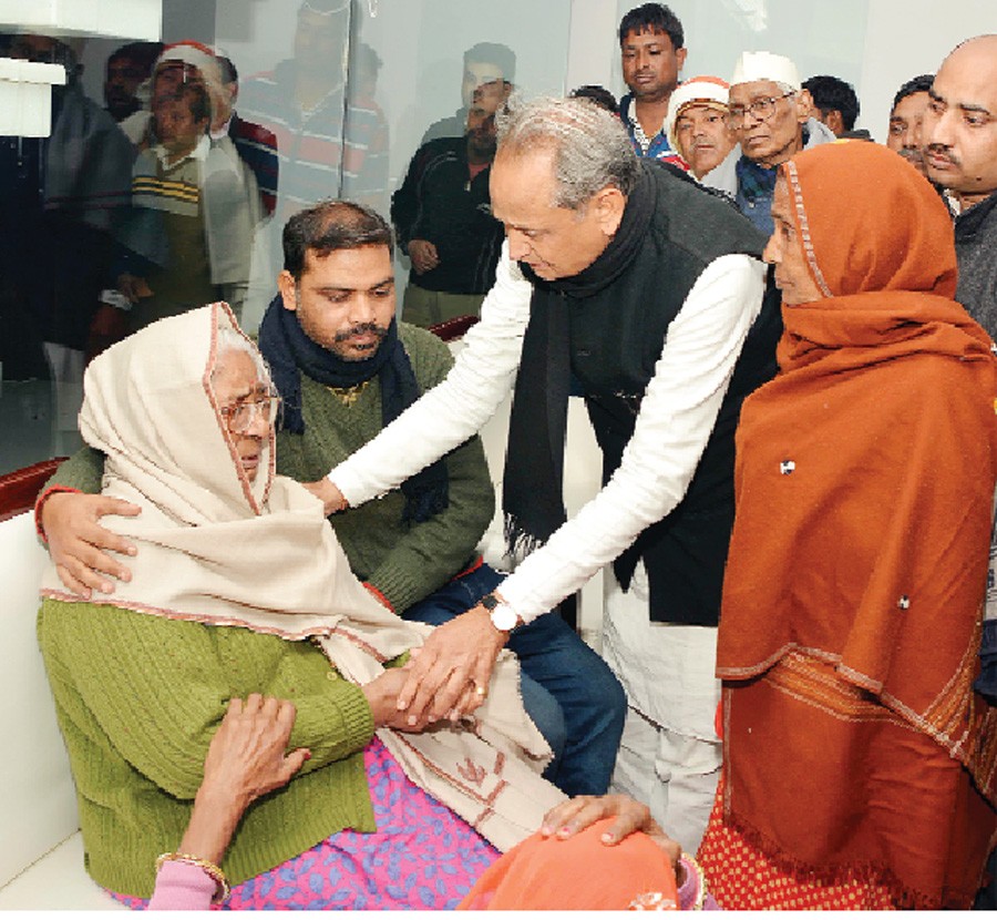 CM Gahlot Joins The Funeral Of Sanjay Paharia