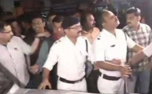 Kolkata police arrest five officers of CBI