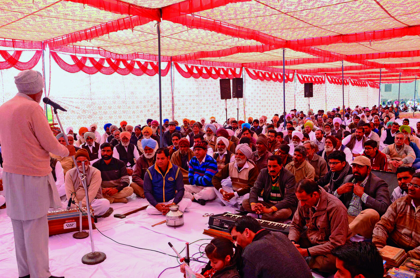 Sadh Sangat Lauds True Master Majesty In Block Namcharcha