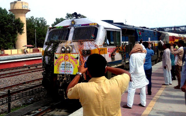 tilak bridge sadulpur train..