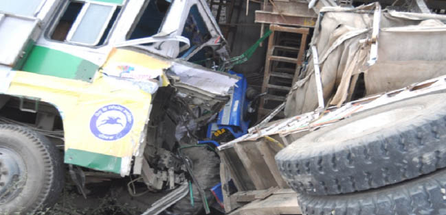 Mother and son going to take medicine bus crushed, death.