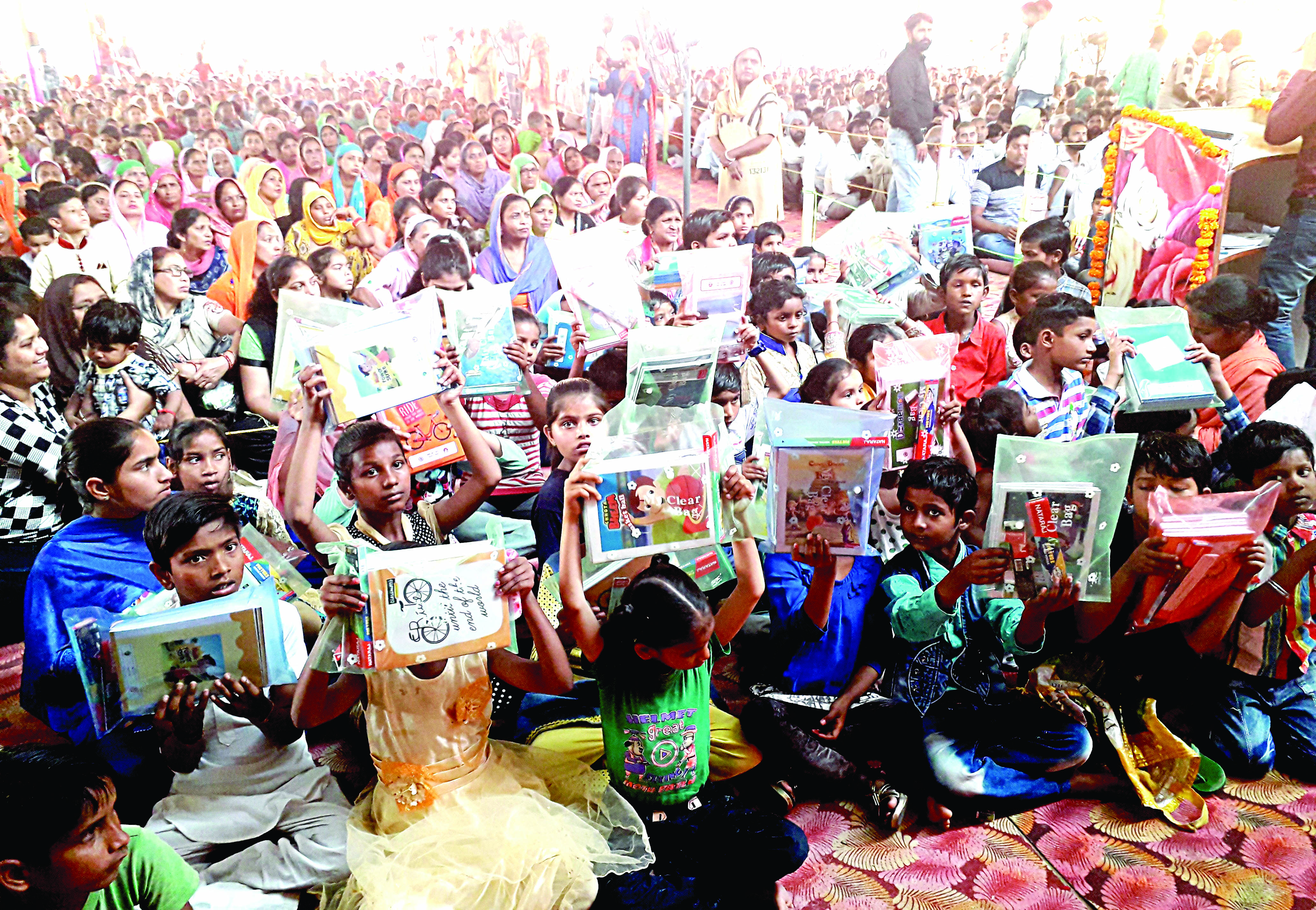 Kurukshetra- 100 needy students gets stationary help from dera followers