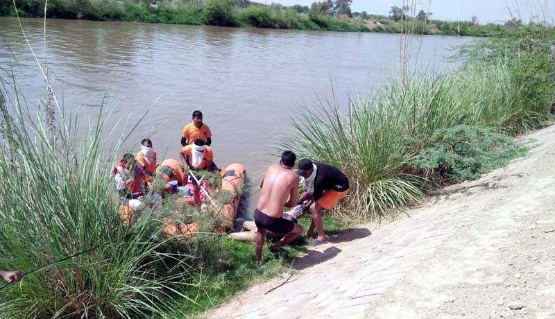 The body of the young man recovered from the canal, the rest sought