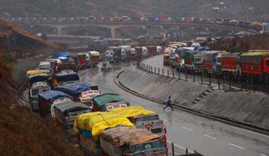 Kashmir highway closed for third day