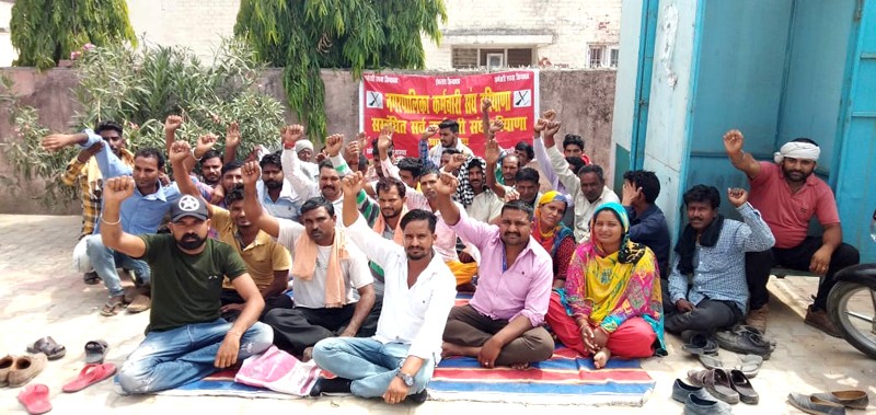 Clearing workers on a one-day strike