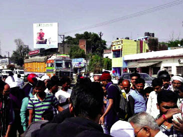 Haryana: The speeding truck has killed three people, including a baby bike, baby
