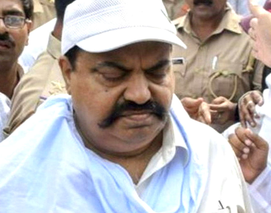 CBI: Raids on six places of former MP Atiq Ahmed in the case of beating a businessman in jail