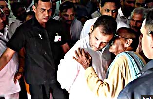 Rahul visits Amethi, party workers