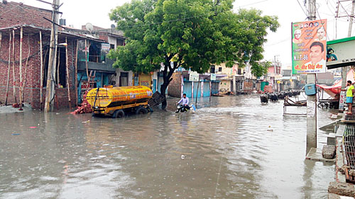 Rainwater paved the roads of smart city