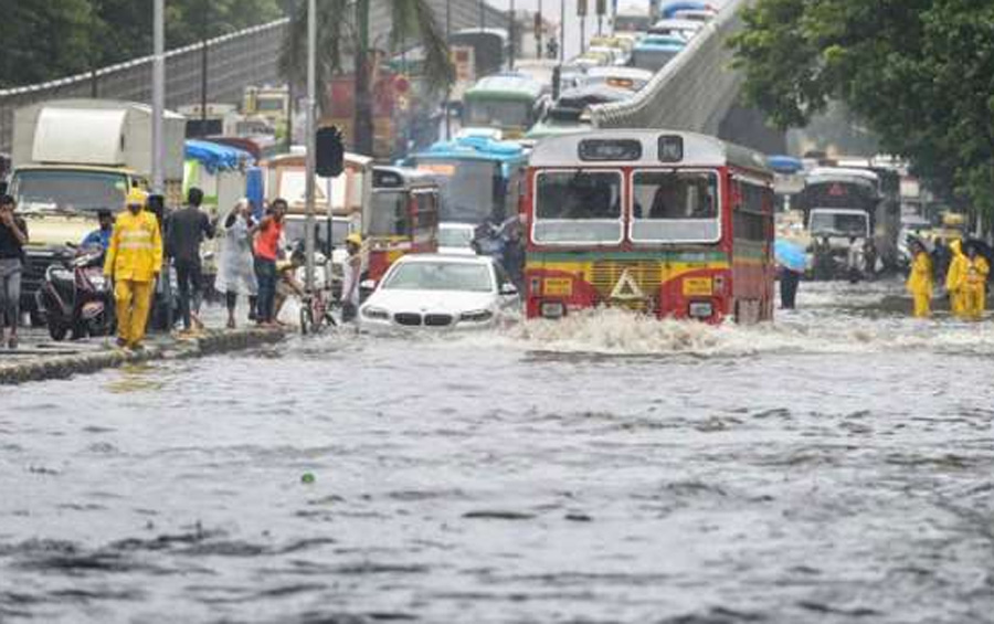 Heavy rain in mumbai