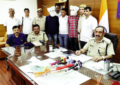 # Arrested, Two prize crooks of Delhi, UP and MP arrested