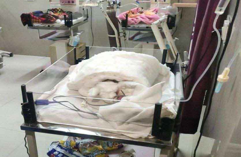 20-day-old newborn girl burnt due to fire in ICU