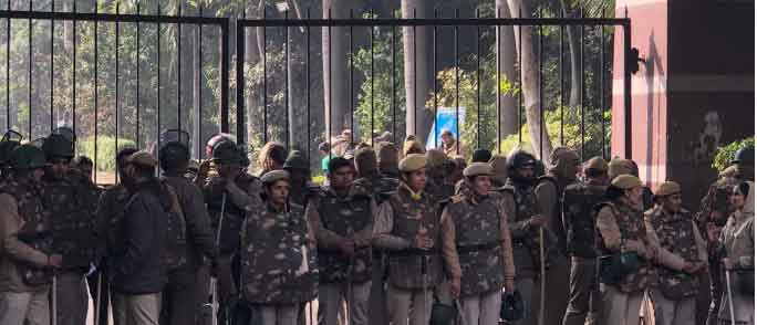 Delhi: Demonstration of students and teachers of JNU