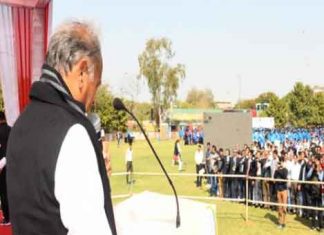 गहलोत ने स्कूली बच्चों को निरोगी राजस्थान का संकल्प घर-घर पहुंचाने की दिलाई शपथ Ashok Gehlot pledges for healthy condition for school children - sach kahoon news