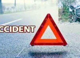Road Accident : ट्रक से टकराई जीप, छह लोगों की मौत six people died in road accident