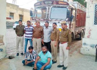 पुलिस ने किए शराब से भरे ट्रक सहित दो गिरफ्तार Police arrested two including a truck full of liquor - Sach Kahoon